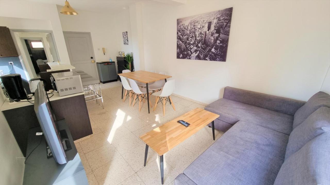 Cozy Beach Apt / 100 Mbit+ Netflix / Near Airport Larnaca Exterior photo