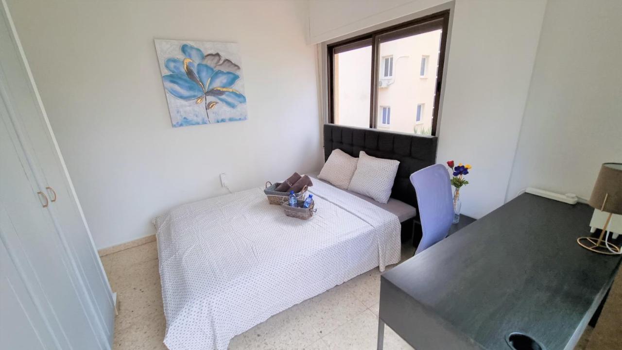 Cozy Beach Apt / 100 Mbit+ Netflix / Near Airport Larnaca Exterior photo