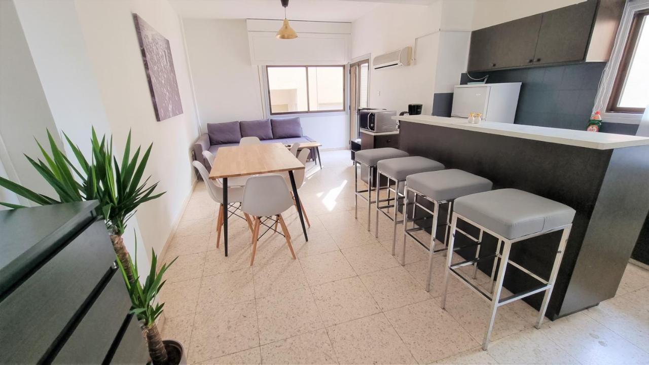 Cozy Beach Apt / 100 Mbit+ Netflix / Near Airport Larnaca Exterior photo